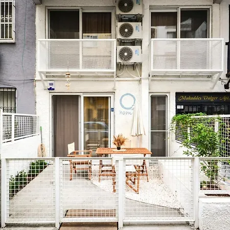 Modern Chic Cozy Duplex In *