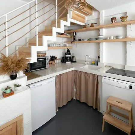 Modern Chic Cozy Duplex In Apartment *